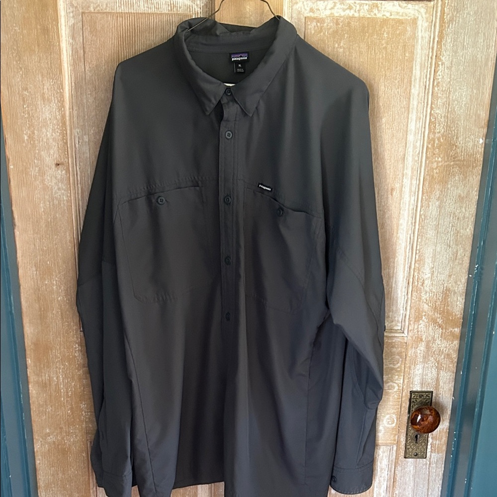 Patagonia Men's Dark Gray Lightweight 100% Polyester Button-Front Shirt